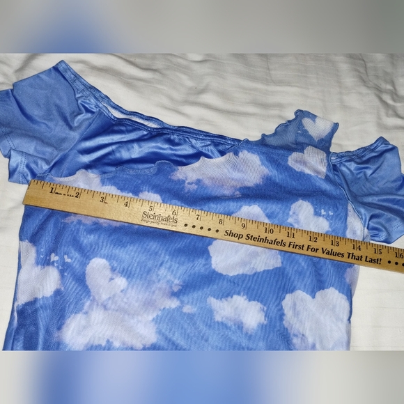 (Price Is Firm) Shein Cloud print top - Picture 2 of 6